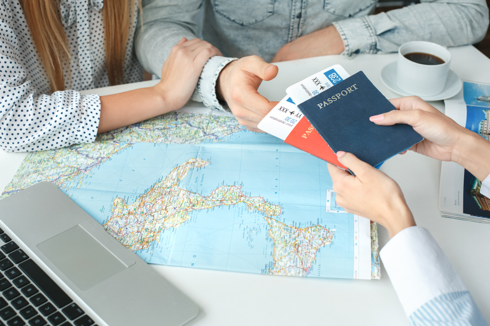 Why Using a Travel Agent Is Still Worth It in 2025 (Especially in a Digital World)